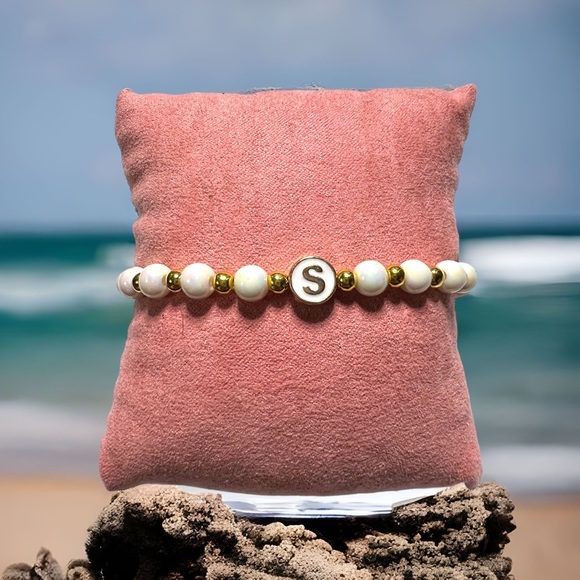 Letter S initial bracelet - Picture 4 of 6